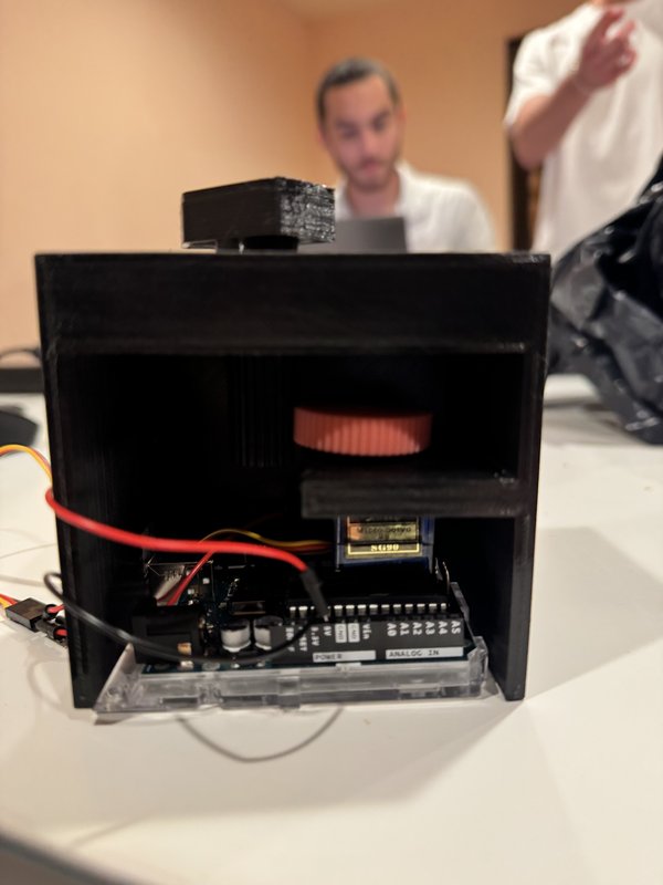 Plane Pointer — automated aircraft tracking device